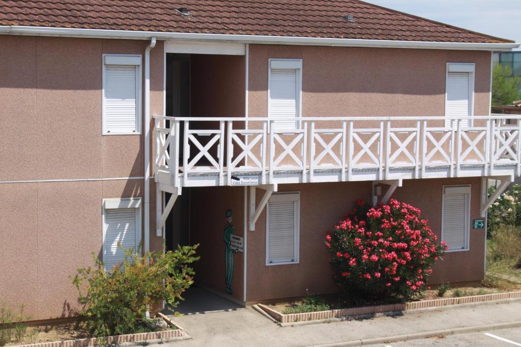 Fasthotel Nimes Кесарг Екстериор снимка