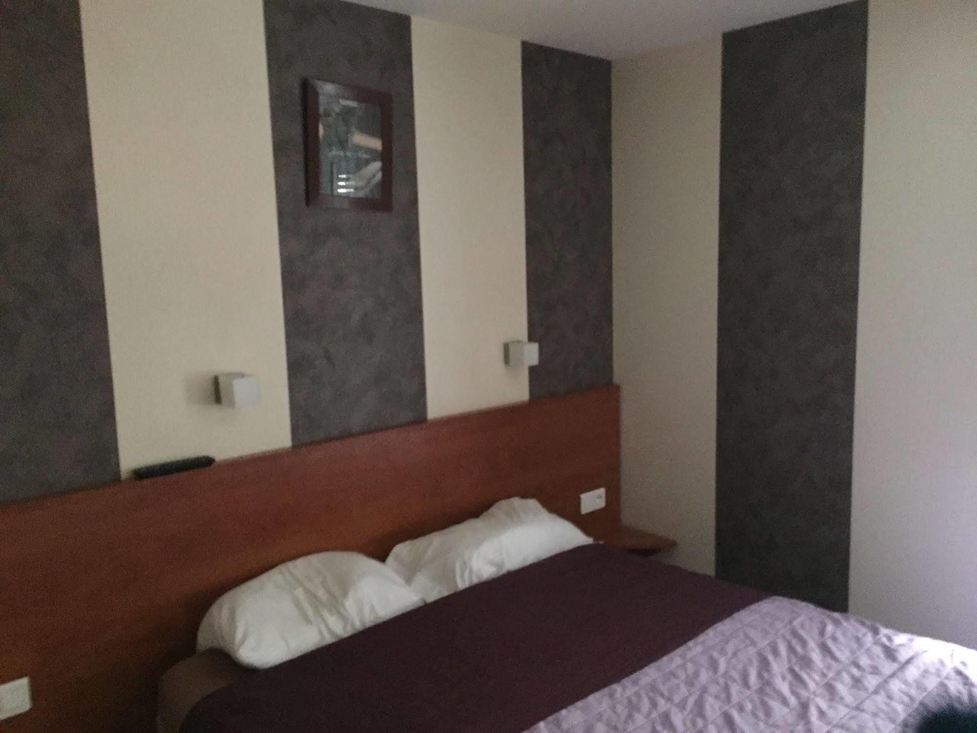 Fasthotel Nimes Кесарг Екстериор снимка